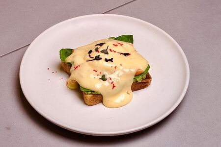 Бенедикт с лососем