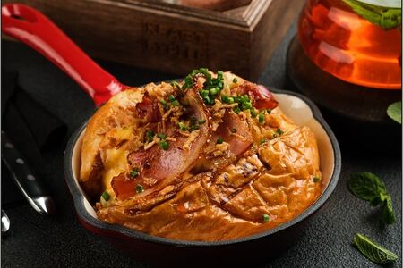 Крафт скрэмбл с беконом и сыром чеддер