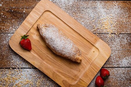 Штрудель яблочный с орехами и корицей