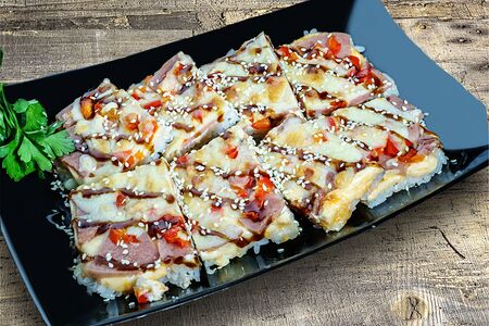 Суши-пицца с пепперони