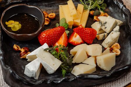 Ассорти европейских сыров