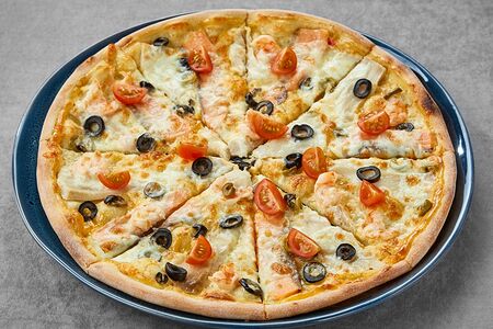 Пицца с лососем и креветками