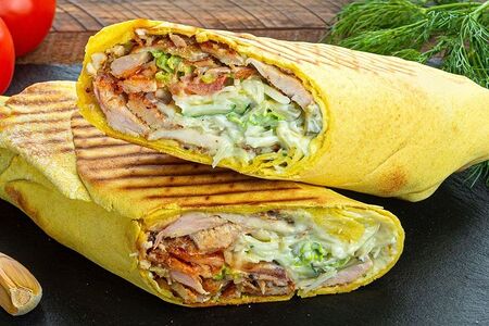 Шаурма в сырном лаваше