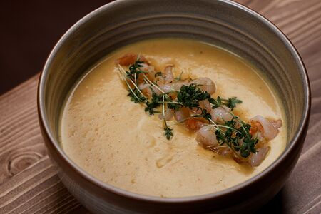 Тыквенный крем-суп с тигровой креветкой