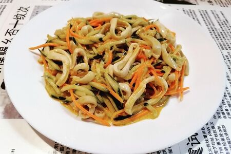 Салат с кальмаром