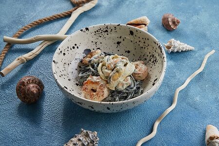 Черные спагетти с морепродуктами