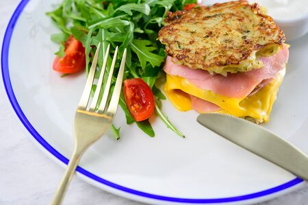 Картофельные драники с ветчиной и сыром