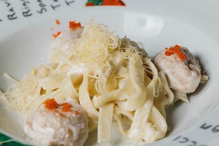 Паста с фиш-болами из лосося