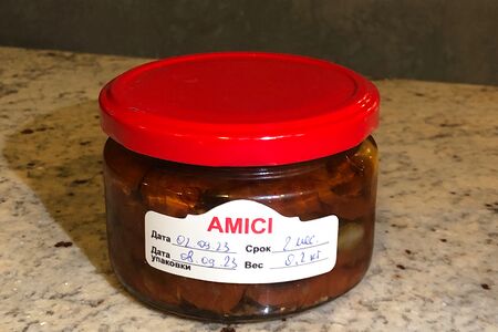 Вяленые томаты в масле в банке