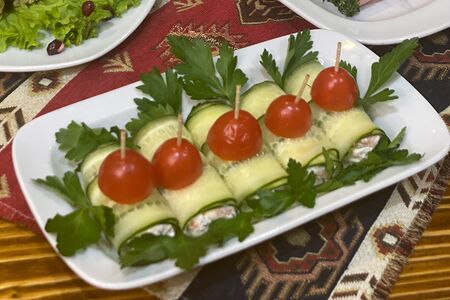 Рулетики с семгой и сливочным сыром