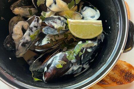 Мидии в сырно-сливочном соусе