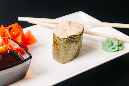 Спайси эби нигири