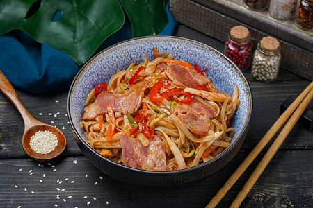 Удон с копченостями