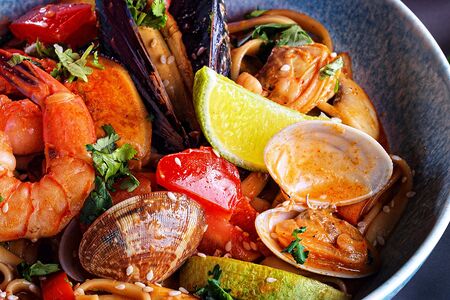 Лапша Том ям с морепродуктами