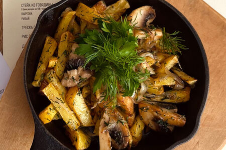 Жареный картофель с грибами
