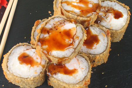 Теплый темпура ролл с креветкой