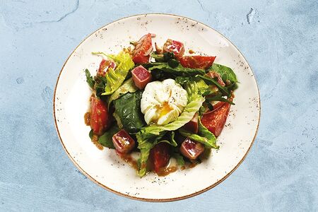 Фирменный салат с тунцом