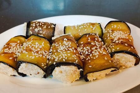 Рулетики из баклажан