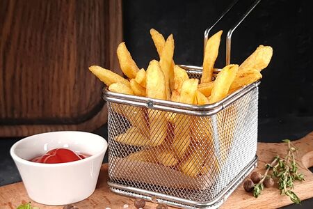 Картофель фри с соусом