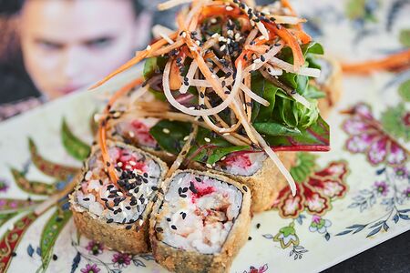 Темпурный ролл с креветками и угрем