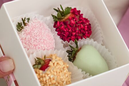 Бокс с клубникой в шоколаде Вилье