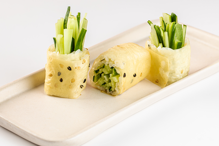 Hand Roll Огурец в маменори