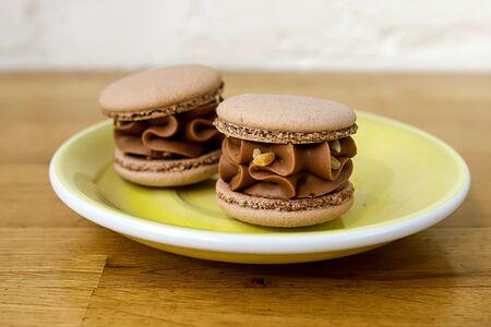 Macaron арахис-молочный шоколад-соленая карамель gluten free