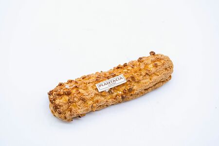 Эклер Ореховый