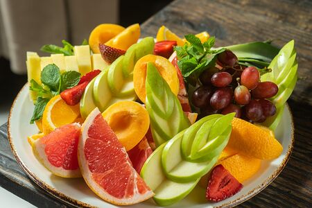 Фруктовое ассорти с клубникой