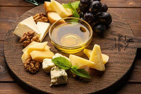 Ассорти из европейских сыров