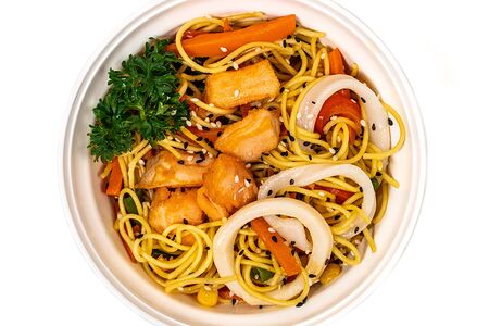 Лапша с лососем и кальмаром