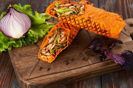 Шаурма в сырном лаваше