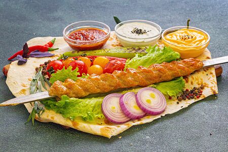 Люля-кебаб в лаваше из курицы