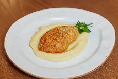 Котлета из цыплёнка с картофельным пюре