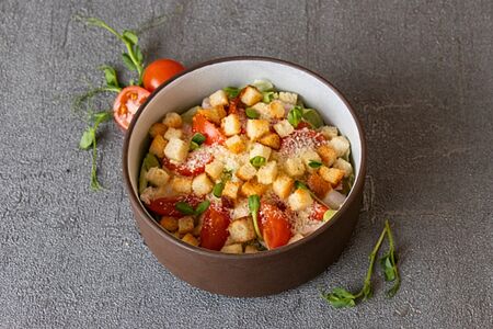 Салат Цезарь с курицей