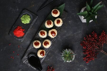 Запеченный горячий ролл с угрем