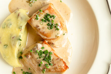 Кролик с оливками и картофелем