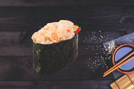 Гункан с креветкой