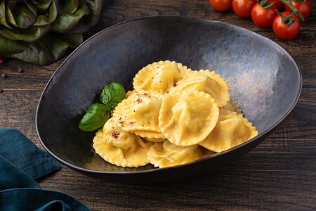 Равиоли с курицей и моцареллой