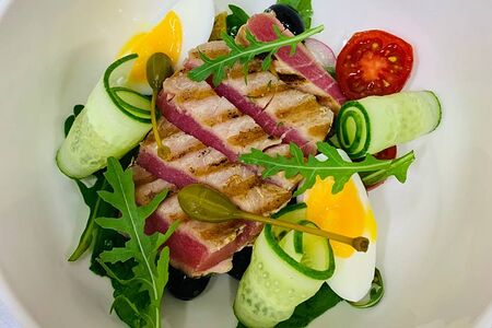 Салат с тунцом