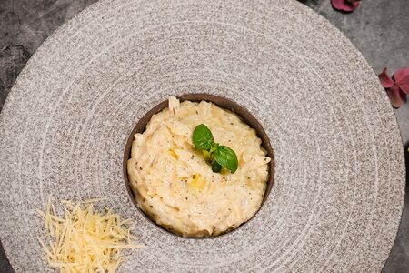 Ризони в сливочно-сырном соусе