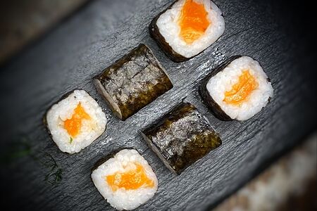 Хосомаки с лососем