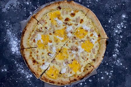 С копченой курицей и тремя сырами