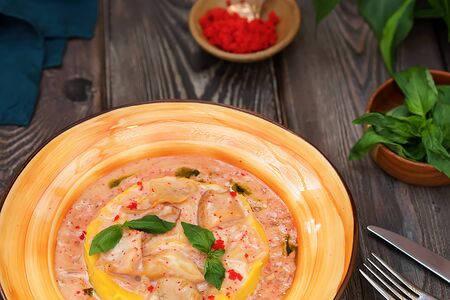 Трубач в сливочном соусе на пюре из батата с сыром моцарелла