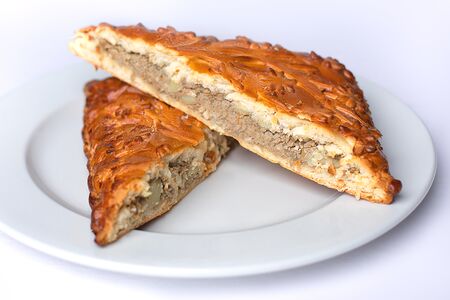 Пирог сдобный с картофелем и мясом