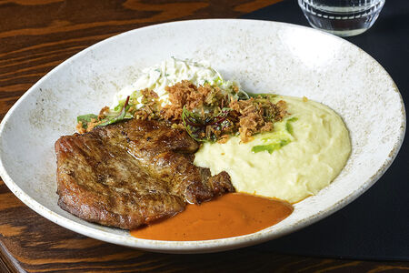 Стейк из свинины с картофельным кремом