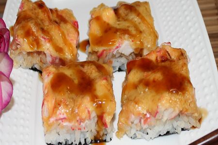 Суши-пицца с крабом