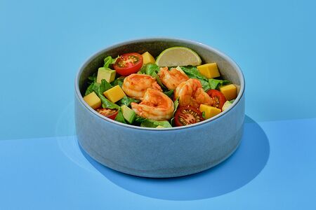 Салат Манго-Креветка