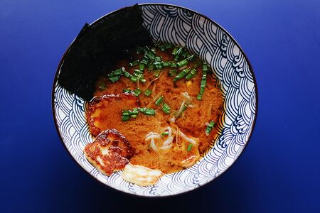 Мисо-суп с жареным халуми