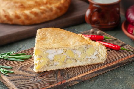 Пирог с куриным филе и молодым картофелем